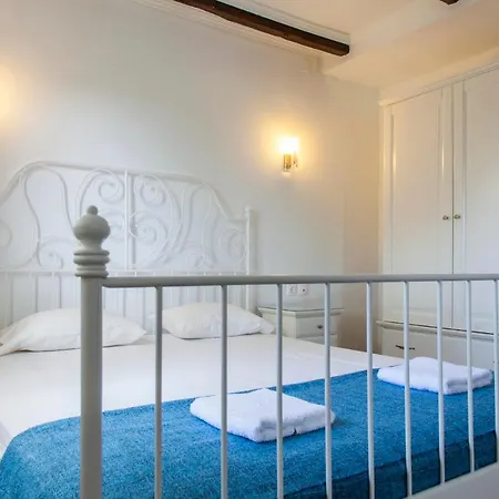 Villa Sleeps 2 With Pool Air Con And Wifi *
