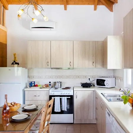 Villa Sleeps 2 With Pool Air Con And Wifi *