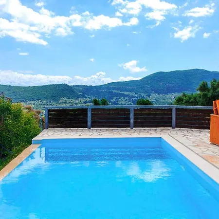 Sleeps 2 With Pool Air Con And Wifi Fternon