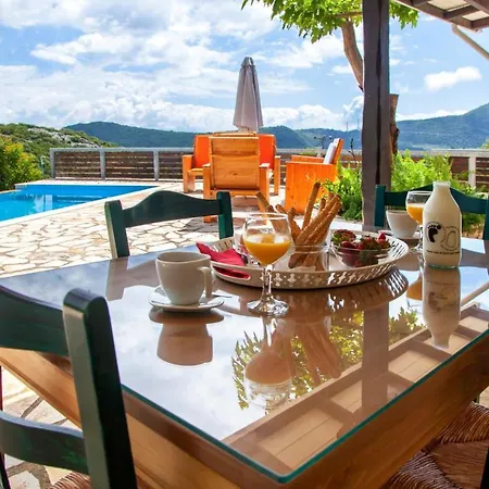 Sleeps 2 With Pool Air Con And Wifi *