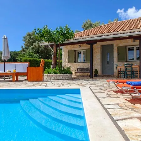 Sleeps 2 With Pool Air Con And Wifi * Fternón